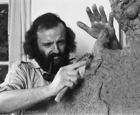 Yves Rhayé in zijn atelier • Yves Rhayé dans son atelier 1972