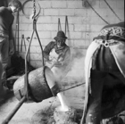 In de bronsgieterij • A la fonderie ± 1980